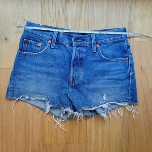 Levis shorts size 25